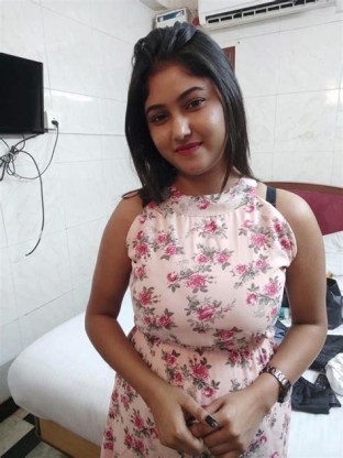 Call Girls In 9958018831 Independent girls in Greater Kailash (Delhi)